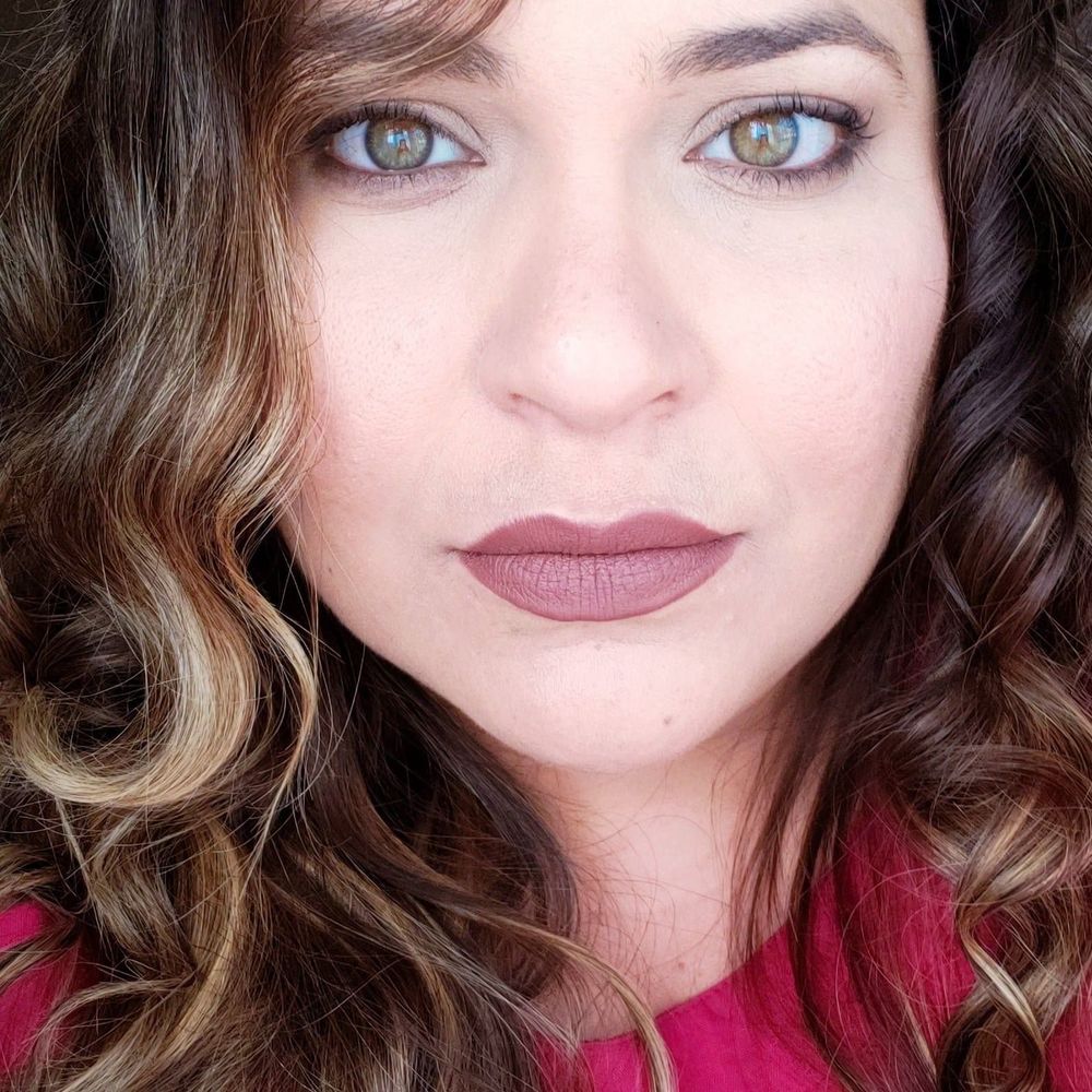 Meet your Posher, Lina